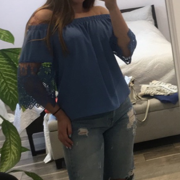 Off shoulder top with lace on the sleeves - Picture 1 of 2